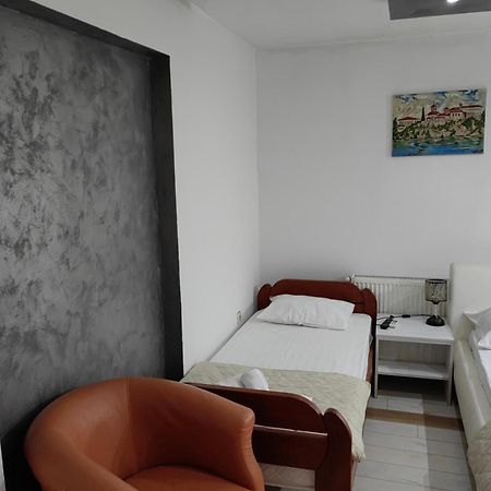 Lira Excellent Nis Hotel Kültér fotó