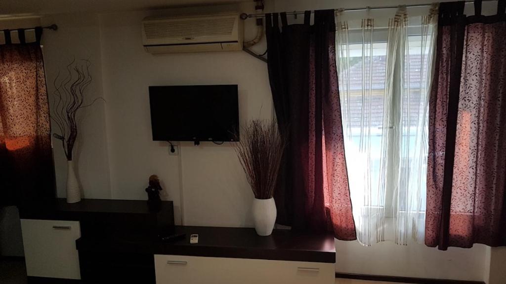 Lira Excellent Nis Hotel Kültér fotó
