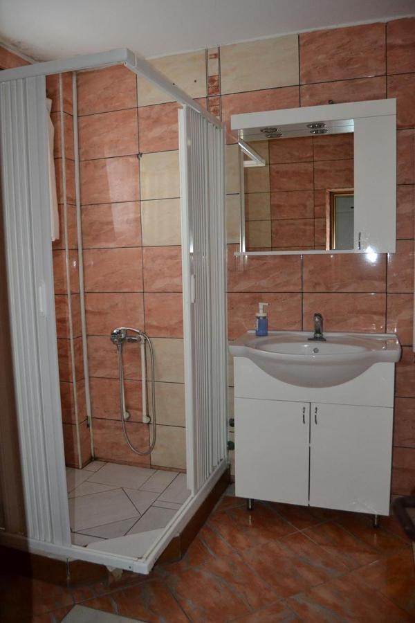 Lira Excellent Nis Hotel Kültér fotó