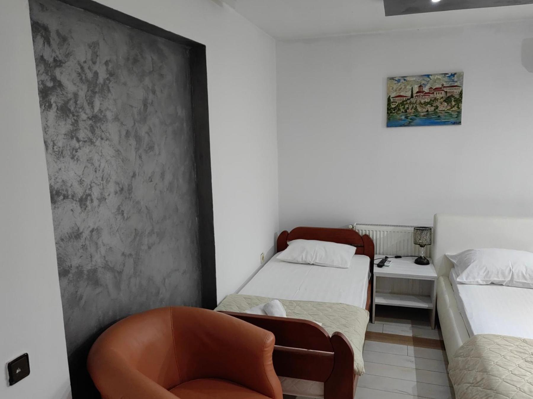Lira Excellent Nis Hotel Kültér fotó